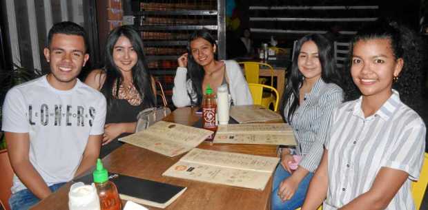 Santiago Guzmán Osorio, Juliana Bolaños, Sara Arteaga Macías, Giselle Lagos y Alexandra Guzmán Díaz.