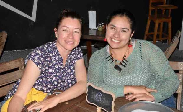 Pizza choppers fue el punto de encuentro para Andrea Vargas Ramos y Marcela Machuca Henao.