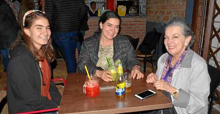 María Gabriela Muñoz Leguízamo, Adriana Leguízamo Arango y Regina Arango de Leguízamo.