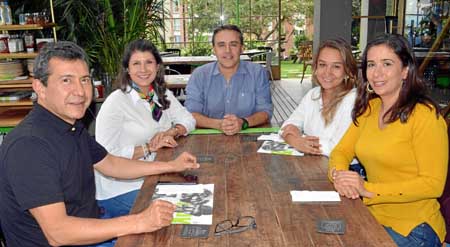 Julio César Ortiz Beltrán, Cristina Santa Giraldo, Juan González, Laura Holguín Tamayo y Laura Castaño Velásquez.