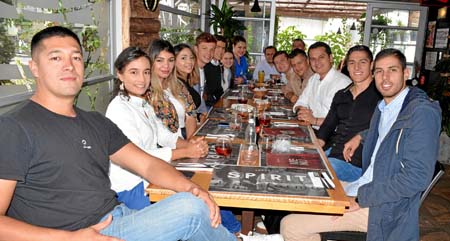 Asistentes al almuerzo que se ofreció en el restaurante Buffalo Serrano.