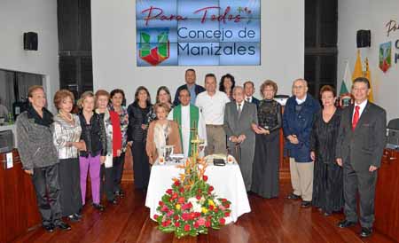 Integrantes de la Cámara Junior que asistieron a la celebración del aniversario de la institución.