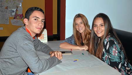 Felipe Escobar Pinedo fue homenajeado por sus amigas Valeria Rivas Bernal y María Paz Buitrago Aristizábal, en una comida en el 