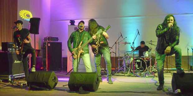 El grupo White Noise, de Manizales, integrado por Sergio Castaño Moreno, Santiago Osorio Arenas, John Higuita Franco, Cris Salaz