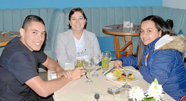 Sebastián Cárdenas, Martha Lucía Piedrahíta Salazar y Karen Juliet Jiménez Gómez.