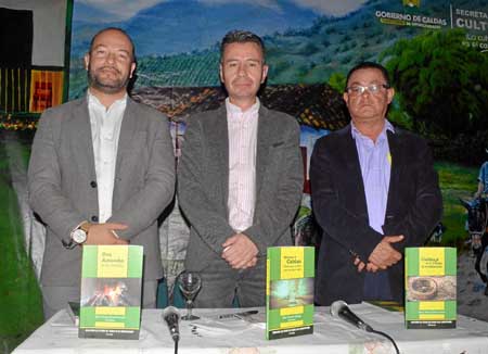 Juan Carlos Acevedo Ramos, presentó la antología poética Una antorcha en las tinieblas; Óscar Trujillo Zuluaga, la antología de 