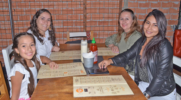 Foto | José Fernando Tangarife | LA PATRIA Marian Lizcano Lopera, Lina María López Villegas, Diana Patricia Gómez López y Leidy 