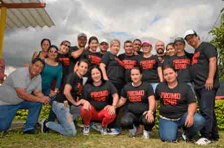 Enrique Serna, Sandra Érica Escobar, María Angélica González, Héctor Freddy Castaño. Inclinados: Docente Gildardo López, Alba Nu