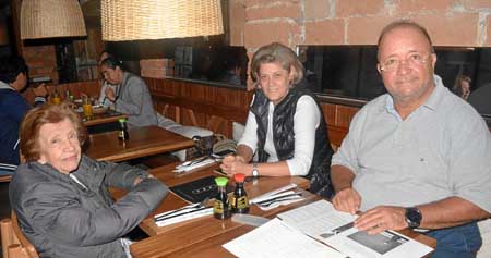 Teresita Echeverri de Villegas, Carmela Restrepo de Villegas y Luis Carlos Villegas Echeverri compartieron en Komo Asian Concept