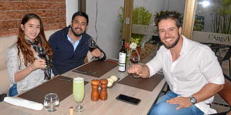 Manuela Chavarriaga Flórez, Marcell Pari Díaz y Diego Gutiérrez Betancur compartieron en L’Angevin.