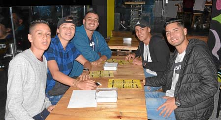 Un grupo de amigos se citó en Chilli. Al lugar acudieron Juan Manuel García Campos, Sebastián Ferreira Ruiz, Daniel Valencia, Es