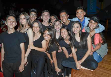 El elenco de Existeciallity está integrado por Juan Manuel Giraldo, Ana Isabela Zamora, Daniel Flórez, Sara Sofía Hoyos, Nicolás