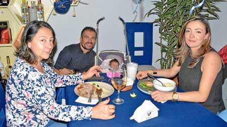 María Liliana Jaramillo de Gómez, Hantz Brehinier, María José Brehinier Gómez y Carolina Gómez Jaramillo estuvieron en L’Atelier