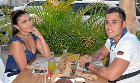 En la sevichería Tito Food & Drinks compartieron en un almuerzo Camila Bedoya y Alejandro Infante Sierra.