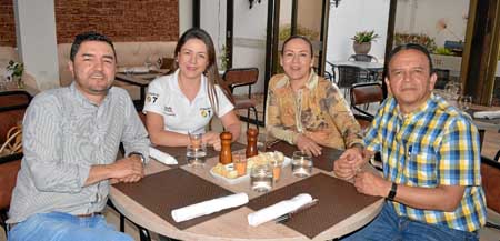 En L’Angevin se reunieron Julián Blandón Ceballos, Paula Velásquez Castaño, María Eugenia Castaño Bedoya y Carlos Humberto Velás