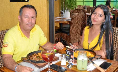 Julio César Vásquez homenajeó a su hija, María Camila Vásquez Parra, en un almuerzo en Eñe.