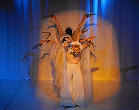 El grupo de teatro de la Universidad de Antioquia presentó Bucle en la sala El Escondite.