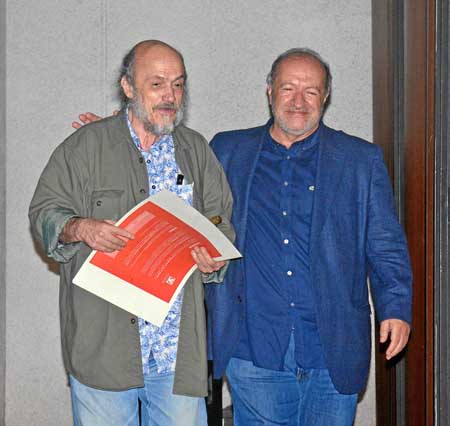 Cristóbal Peláez, director de la compañía Matacandelas, de Medellín, fue homenajeado por su trayectoria teatral de 40 años y cer