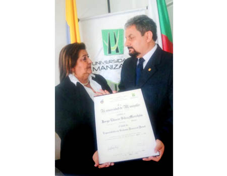 Nuevamente me siento orgullosa y colmada de gratitud espiritual, por la sumatoria de un título más de mi hijo JORGE ELIECER SILV