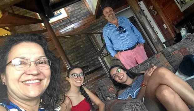 Yolanda Botero Carmona, Ángela Paloma Medina, Ana María Gallego y Felipe Medina pasaron el día jugando UNO.