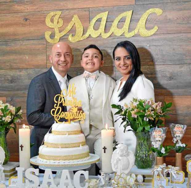 Róbinson Rincón y su esposa, Cristina Cataño, compartieron esta fotografía de su hijo, Isaac, de su Primera Comunión. Indicaron 