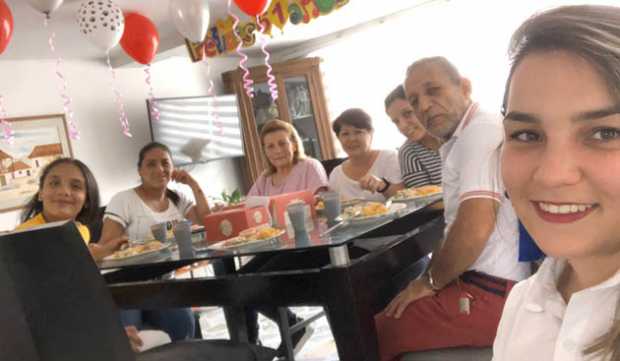 Salomé Morales Arias, Paola Arias González, Rosalba Mejía Gómez (homenajeada), Cecilia Mejía Gómez, Natalia Arias Mejía, Albeiro