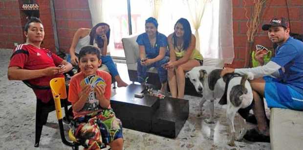 Miguel Ángel Villa García, Daniel Gómez García, Mafe Gómez García, Vanessa Castaño García, Patricia García Montaño y Santiago Ca