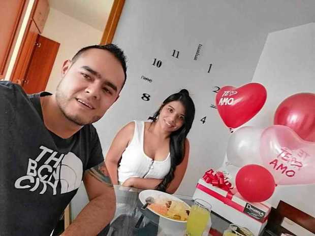 Foto|Lector interactivo| LA PATRIA. El abogado Jorge Reinosa le celebró el cumpleaños a su esposa, María del Pilar Escobar, en s