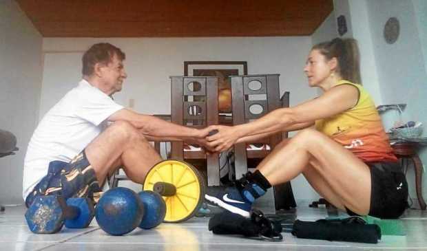 Cesar Arcila Arbelaéz y su esposa Amparo Vélez Hurtado.