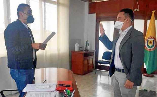 Posesión del nuevo Corregidor de Arauca, Jorge Kike López Tayak, ante  el alcalde de Palestina Mauricio Jaramillo Martínez.
