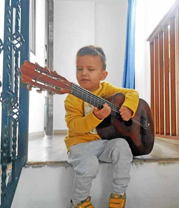 Foto|Lector interactivo| LA PATRIA. Alejandro Ospina y Angela María Correa ,suscriptora de LA PATRIA, nos comparten la imagen de