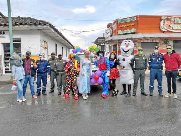La policía celebro el día del Niño con su grupo Sembradores de Sonrisas en compañía de la Alcaldía y con acompañamiento del Cuer
