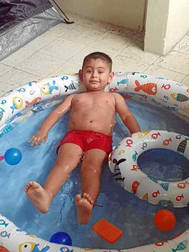 Si algo le gusta a Erick Castañeda Vélez de 3años en Riosucio (Caldas) es jugar y nadar toda una tarde, el aislamiento hizo que 