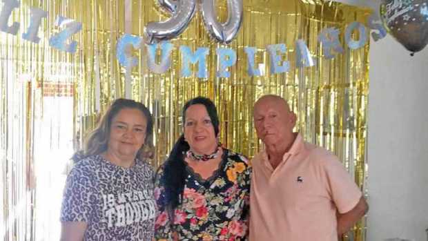 Darío Henao celebró su cumpleaños en compañía de Marisol Henao y María Lindelia Aguirre. Felicitaciones.