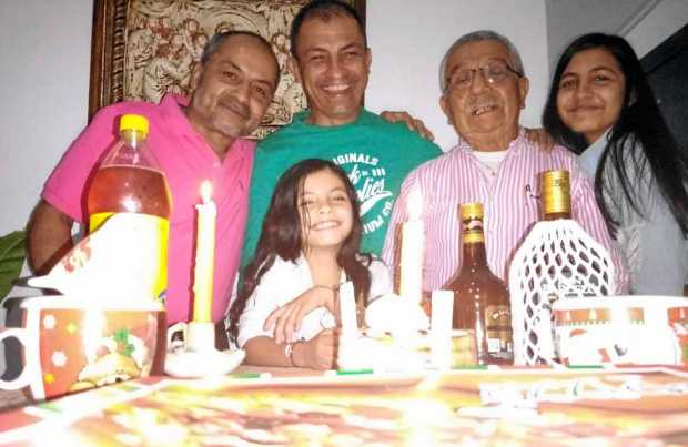 Evelio ortega Cárdenas, suscriptor de LA PATRIA, Celebró el cumpleaños de su hijo Diego Fernando en compañía de sus hijas María 