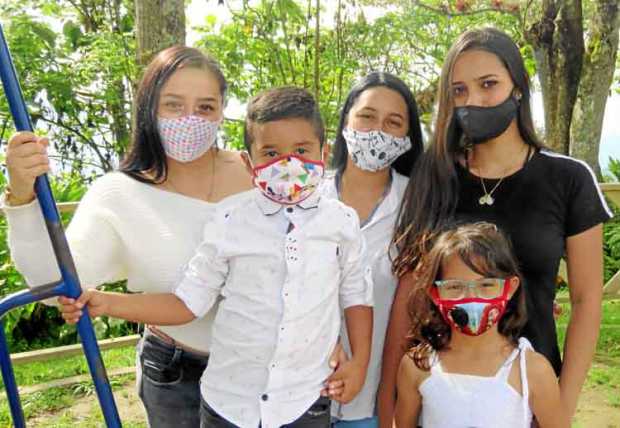 Luisa María Ospina Arias, Emmanuel Giraldo Arias, Vanessa Gómez Osorio, Luis Fernanda Cruz Arias y Hellen Toro Becerra.