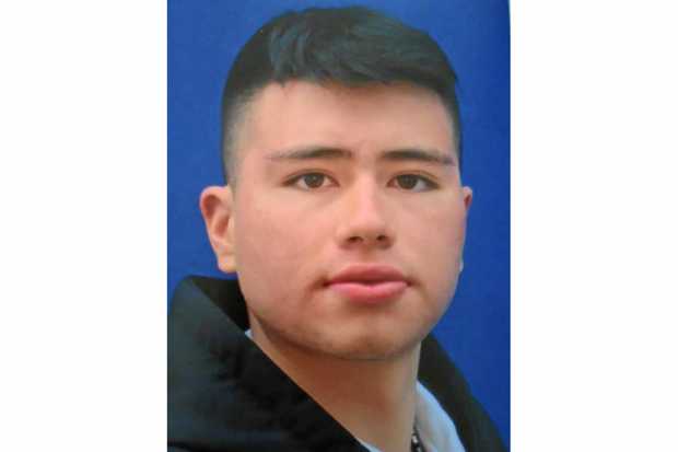 Familiares de Jacobo Arboleda Giraldo le celebraron con una comida su grado de bachiller del Seminario Menor de Manizales. Amigo