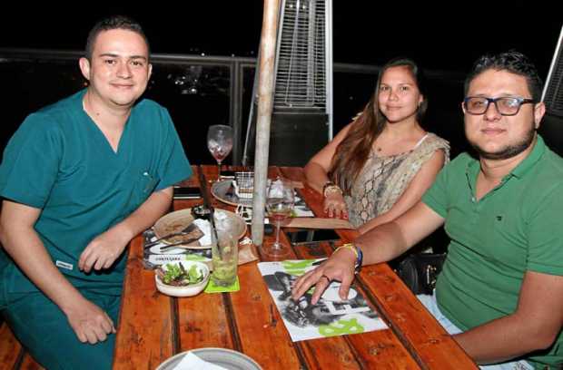 Leonardo Arias, Sandra Gómez y Jaime Giraldo comieron en Cortesana.