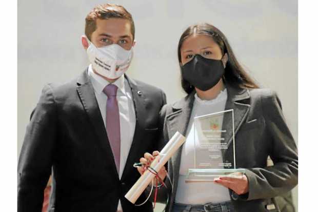 Diego Alejandro Tabares Prieto, concejal del Partido Conservador, y María Camila Giraldo López, de Cotelco.