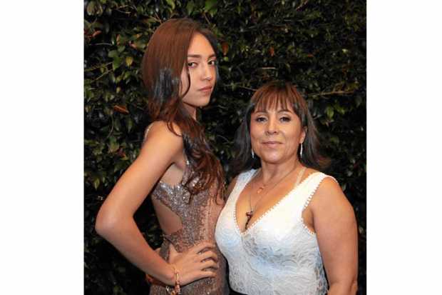 Sara Lucia Estrada Garzón se graduó de bachiller del colegio Filipense, celebró con una cena en el restaurante La Farfalla, en c