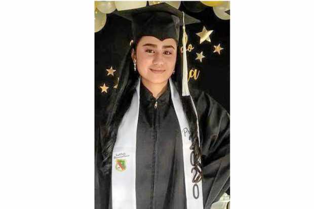 Mariana Duque Ocampo obtuvo su grado de bachiller en el Instituto Universitario. Es hija de Carlos Ariel Duque y Dolly Ocampo. P