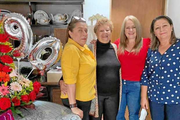 Gloria Inés Herrera Bermúdez, Oliva Bermúdez de Herrera, Olga Lucía Bonilla Botero y Luz Estela Herrera Bermúdez.