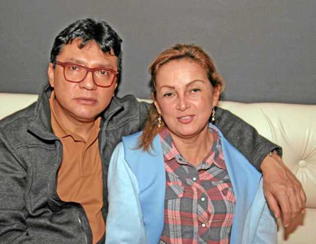 En el restaurante L’Ange Vin en una cena familiar: Jorge Enrique Celis Murillo y María Cristina Londoño Vergara.