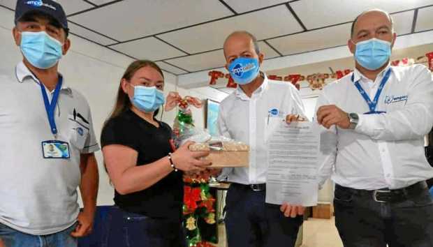 Empocaldas hizo un reconocimiento a los funcionarios del departamento de manera virtual. En especial a Henry Alberto Giraldo, de