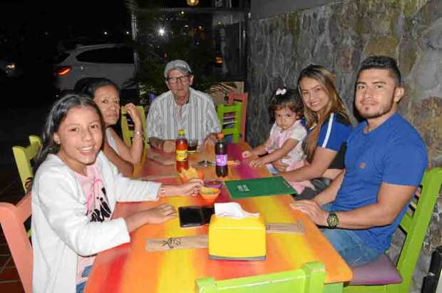 Mariana Mejía Marín, Leny Vásquez, Alfonso López García, Isabela Marín Franco, Estefanya Arango Marín y Richard López Vásquez.