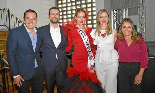 Carlos Mario Marín Correa, alcalde de Manizales; Luis Carlos Velásquez Cardona, gobernador de Caldas; Valentina Duarte Galvis, C