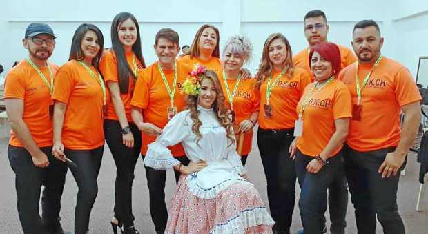 Valentina Duarte Galvis, representante de Colombia, acompaña a Julio Montoya, Gloria Maritza Oidor, Ana María Osorio, Gustavo Pi