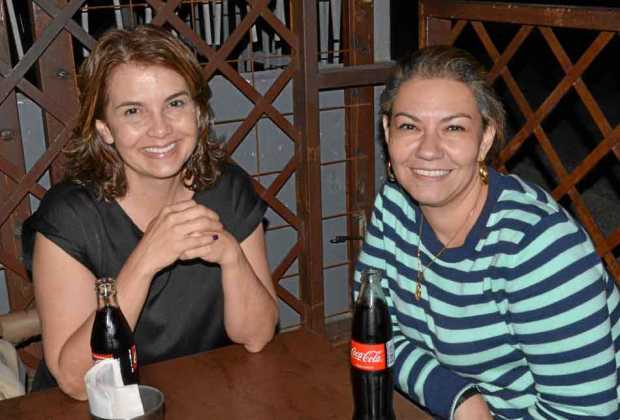 Fotos | José Fernando Tangarife | LA PATRIA En el restaurante La Prole compartieron Silvia Calle Jaramillo y María Cecilia Bravo