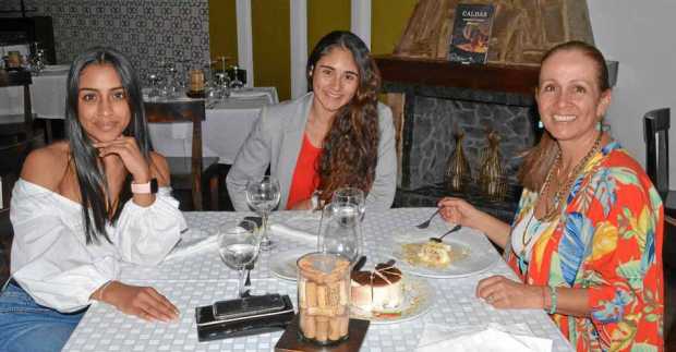María Paula Valencia Marulanda, Juanita Acosta Marulanda y Patricia Marulanda Mejía.
