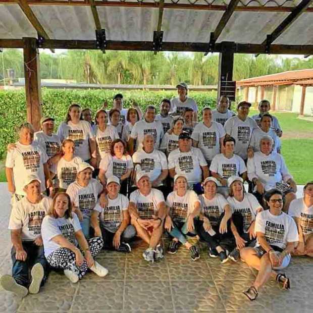 Asistentes a la reunión familiar que se realizó el pasado fin de semana, la cual se inició con la celebración de la eucaristía e